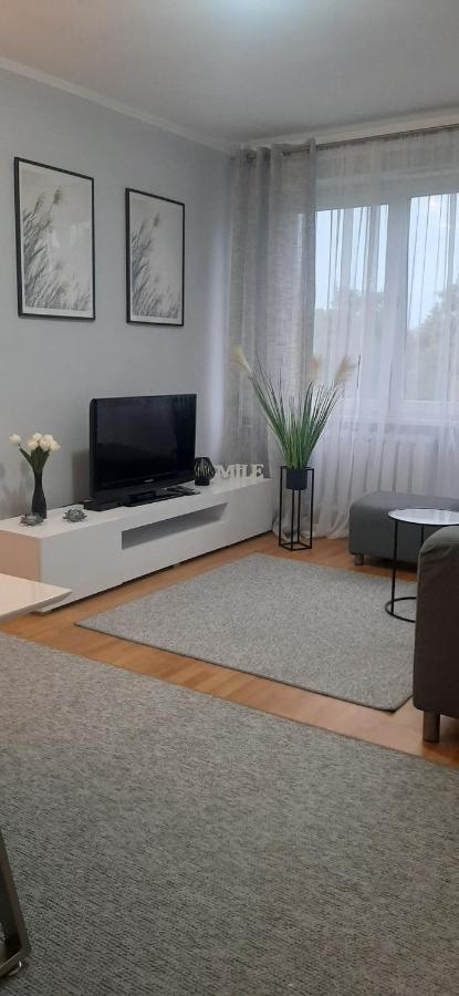 Flowers Apartament Appartement Piła Buitenkant foto